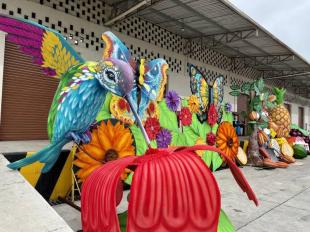 Seis barcazas mostrarán en desfile náutico las coloridas figuras que destacan el Guayaquil musical, acogedor